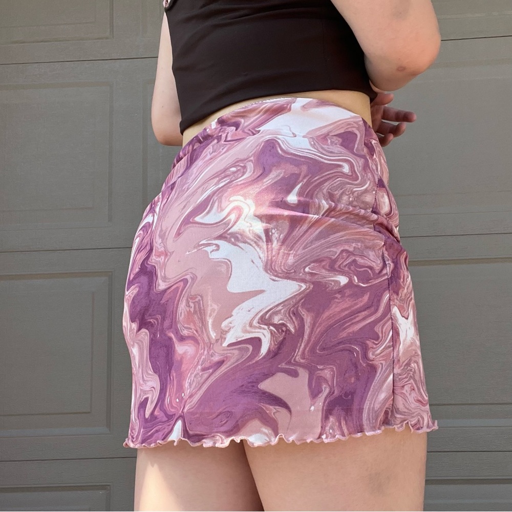 pink marbled skirt from urban outfitters 🌸 only worn once and perfect stretch!!